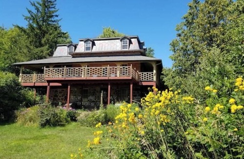 Pontiac Ski Chalet | The Cornu Farmhouse Waterfront