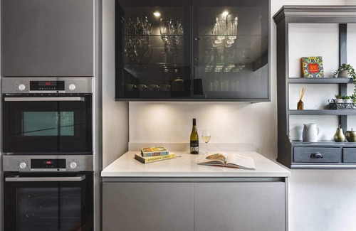 Lindale House | The Coronation Cottage - Hot Tub & Parking