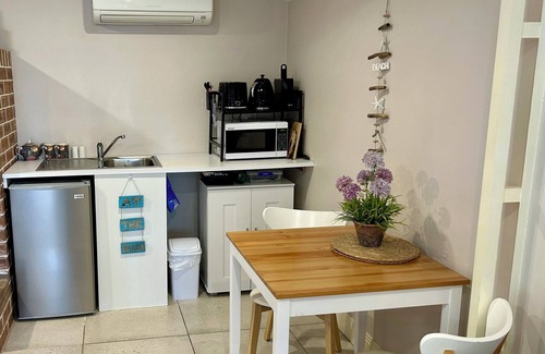Portarlington Bed & Breakfast | The Cosy Bungalow - very private, romantic haven.