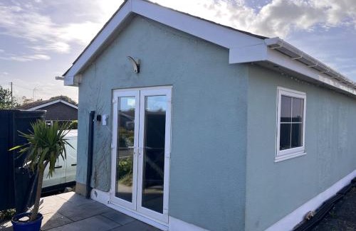 Tenby House | The Cosy Cabin