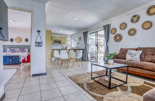 The Reeds Apartment | The Cottage-1 Bed-pool-bbq-fibre-solar-samrand