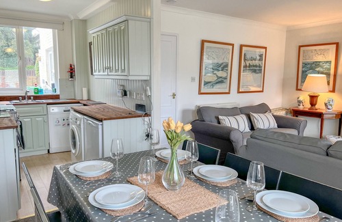 Bembridge Ski Chalet | The Cottage a superb family coastal retreat