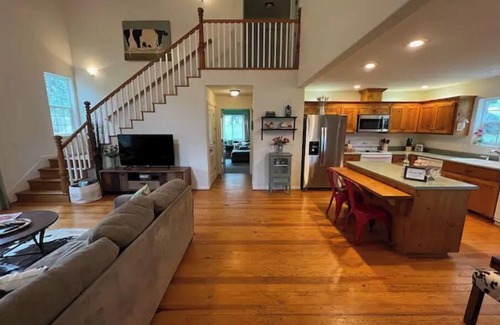 Mariposa House | The Cottage at Creek View Ranch - 30 Acre Escape with Pond, Trails, & Wildlife