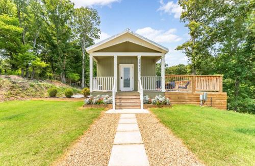 Siloam Springs House | The Cottage at Ironwood Retreats