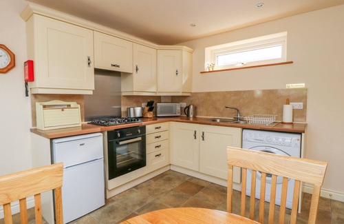 York Cottage | THE COTTAGE AT MANOR FARM, romantic, with a garden in York