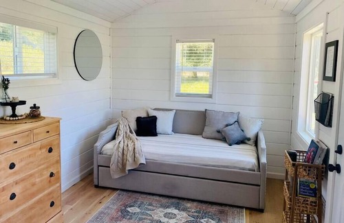 Descanso Cabin | "The Cottage" at Deer Valley Alpaca Farm