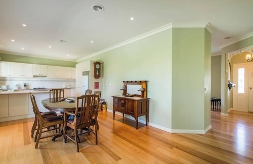 Narre Warren North House | "The Cottage"@ Kilchurn upon Troups