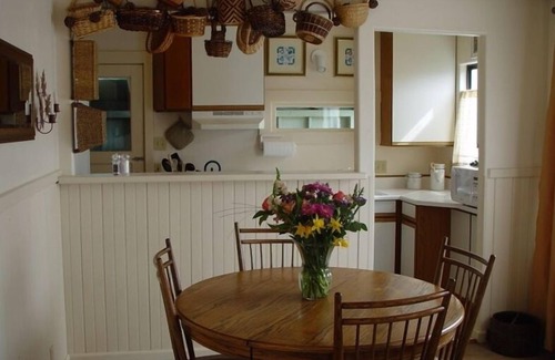 Eastside Santa Cruz Cottage | The Cottage- Fully equipped 1 bdrm house, 2 blks to awesome beach