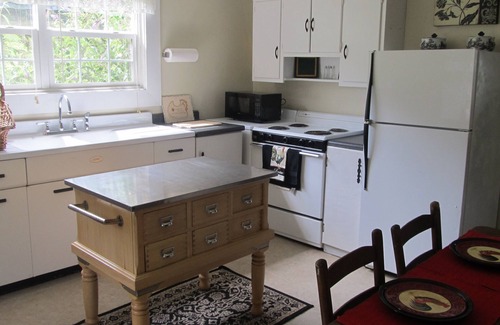 Mars Hill Cottage | The Cottage In Quiver Full Farm
