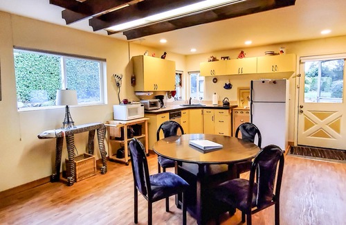 Newport Cottage | The Cottage - Newport Eclectic Charm