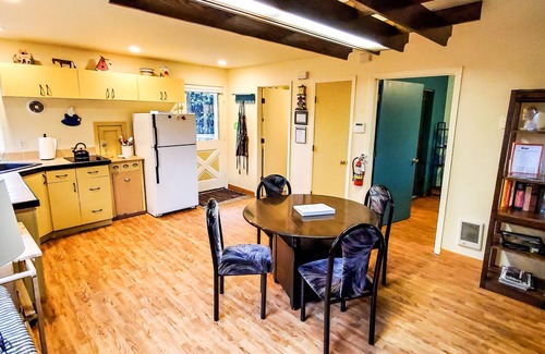 Newport Cottage | The Cottage - Newport Eclectic Charm