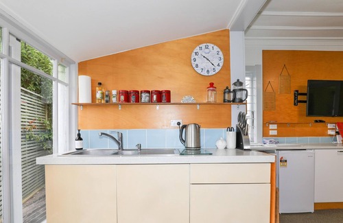 Ohinemutu Cottage | The Cottage on Lake Road - 2 Bedroom Historic Cottage in CBD