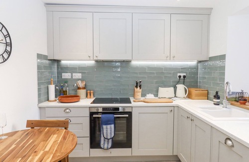 Chagford Cottage | THE COTTAGE ON THE SQUARE, with a garden in Chagford