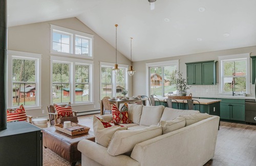 Marysville House | The Cottage on Third
