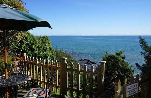 Wiseman's Bridge House | The Cottage - Sea Views, Direct Access to Beach, Pet Friendly