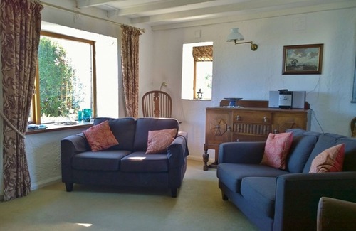 Wiseman's Bridge House | The Cottage - Sea Views, Direct Access to Beach, Pet Friendly
