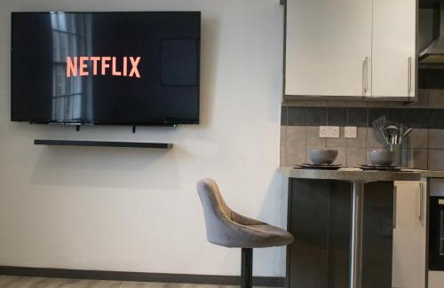 Gillingham Apartment | The Countryman Den - 65 Inch TV - Super Wifi