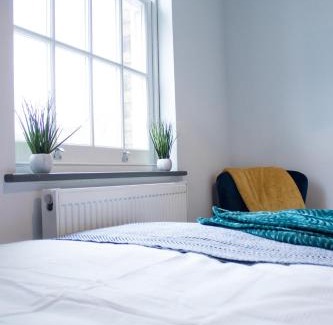Gillingham Apartment | The Countryman Den - 65 Inch TV - Super Wifi
