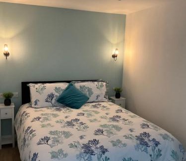 Cheddar Apartment | The Court Yard Apartment