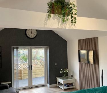 Cheddar Apartment | The Court Yard Apartment