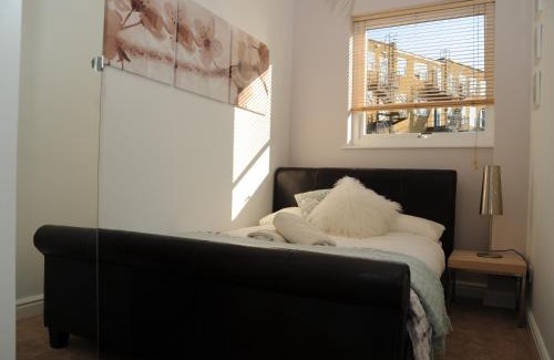 Windsor City Centre Apartment | The Courtyard 2 Bedroom Apartments in Central Windsor with Parking