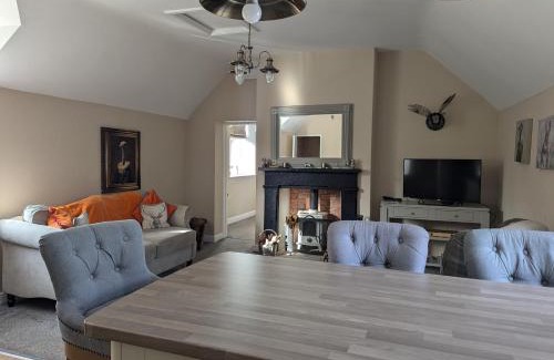Llandenny Apartment | The Courtyard Apartment at Cefn Tilla Court, Usk