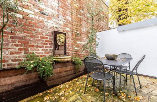 South Yarra Apartment | 'The Courtyard Chateau' Fresh and Modern off Toorak Rd