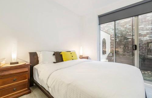 South Yarra Apartment | 'The Courtyard Chateau' Fresh and Modern off Toorak Rd