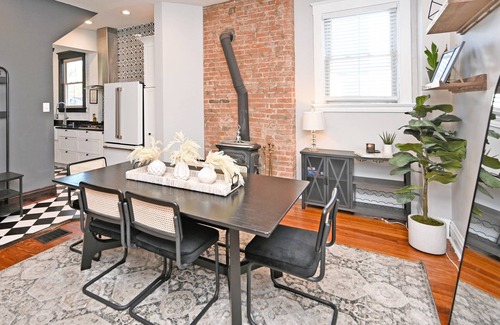 Covington House | The Cov House - Luxury rental 5 minutes to DT Cincy; walkable!