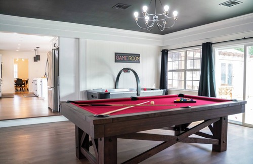 East Memphis House | The Cove BNB - With heated pool!