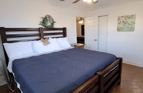 The Cove Villa | The Cove Family Hideout- Walk to the Beach