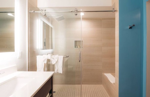 Harbor Hotel | The Cove Hotel, King Deluxe Patio | Near Long Beach Cruise Terminal & Metro