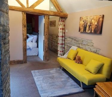 Ardens Grafton House | The Cow Shed - farm cottage close to Stratford