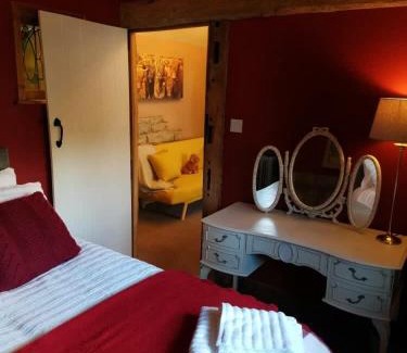 Ardens Grafton House | The Cow Shed - farm cottage close to Stratford