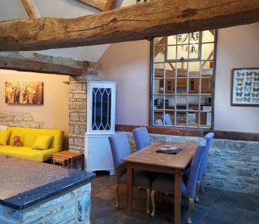 Ardens Grafton House | The Cow Shed - farm cottage close to Stratford