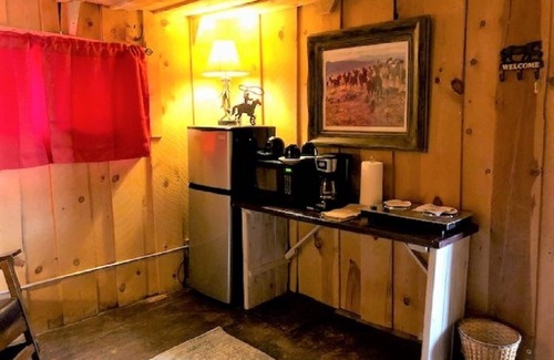 Kanab Cabin | The Cowboy Cabin at the Paria River Ranch