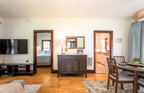 Alexandria Cabin | The Cowdry Cottage | Pet-Friendly | Canoe | Bikes