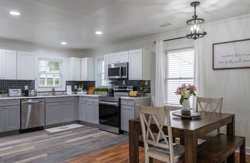 North Charleston Cottage | The Cozy Blue Cottage in Park Circle