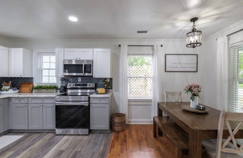 North Charleston Cottage | The Cozy Blue Cottage in Park Circle