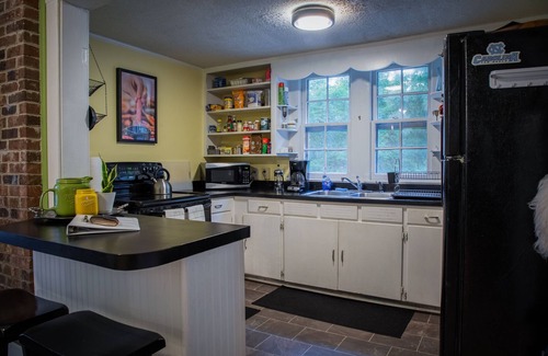 Chapel Hill House | The Cozy Bungalow - Official Historic Home Near UNC!