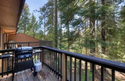 Shaver Lake Condo | *The Cozy Cabinette!* Quiet retreat in Shaver Lake