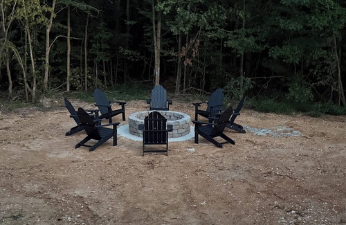 Springville Cabin | The Cozy Campfire Cabin In Springville TN