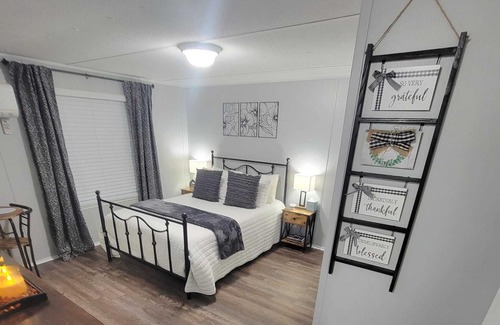 Ruffin House | -The Cozy Casa- 2 min drive from Exit 53 in Walterboro. Clean & Stylish!