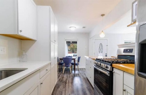 North Austin Civic Association House | The Cozy Casa- near Town Lake & The Domain