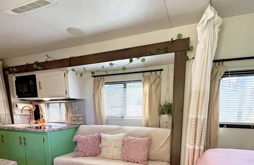 Trafalgar RV Rental | The Cozy Coconut Camper!