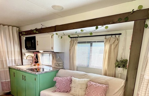 Trafalgar RV Rental | The Cozy Coconut Camper!