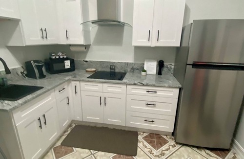 Bearss Plaza Cottage | The Cozy Corner, A happy place - 2 min from 275 & I-4, & 4 min from Bush Gardens