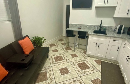 Bearss Plaza Cottage | The Cozy Corner, A happy place - 2 min from 275 & I-4, & 4 min from Bush Gardens