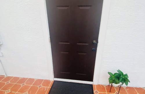 Bearss Plaza Cottage | The Cozy Corner, A happy place - 2 min from 275 & I-4, & 4 min from Bush Gardens