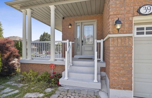 Richmond Hill House | The cozy corner house in the Richmond Hill